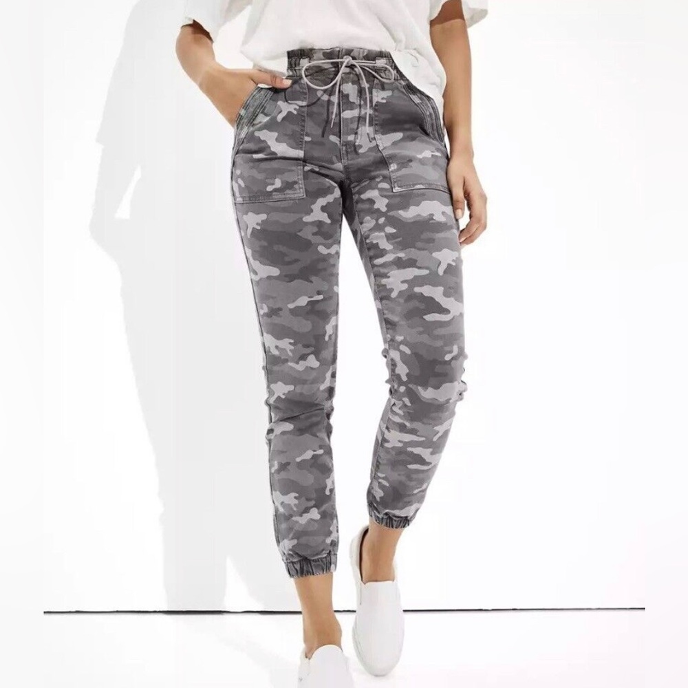 American Eagle Outfitters Gray Camo Waist Drawcord Jogger Pants